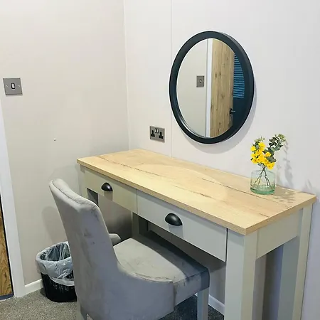 Bridgeview With Hot Tub * York