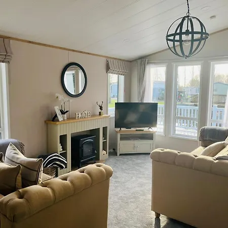 Bridgeview With Hot Tub Holiday home York