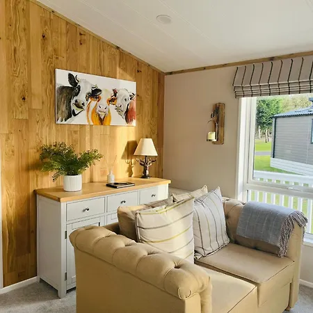 Bridgeview With Hot Tub * York