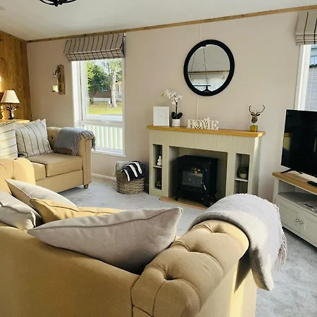 Bridgeview With Hot Tub Holiday home